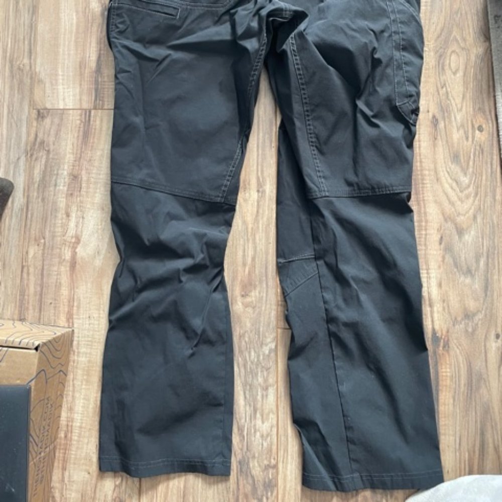 LIke New KUHL Mens pants size 33/30